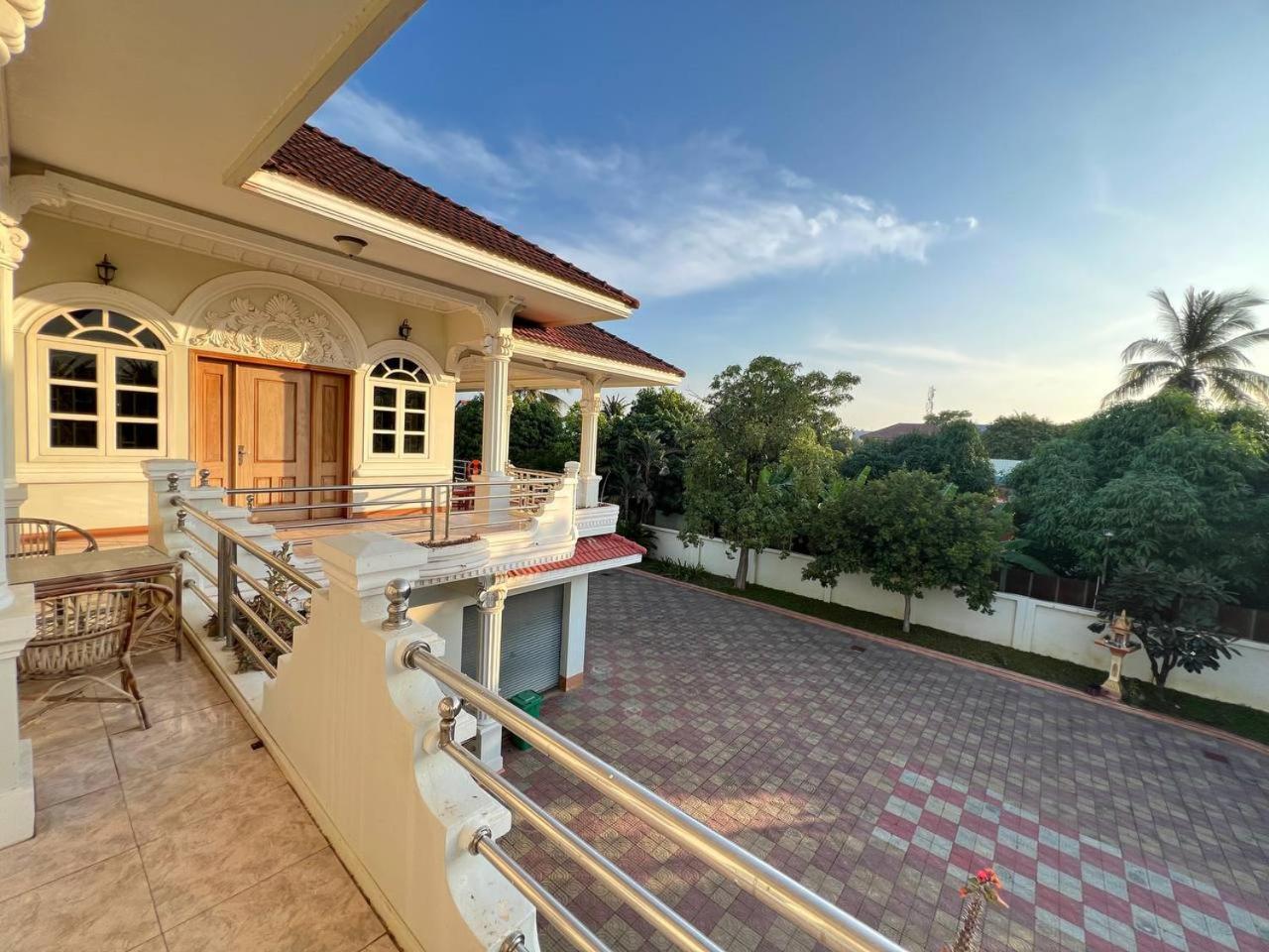 Lotus Blanc Homestay Villa Баттамбанг Экстерьер фото